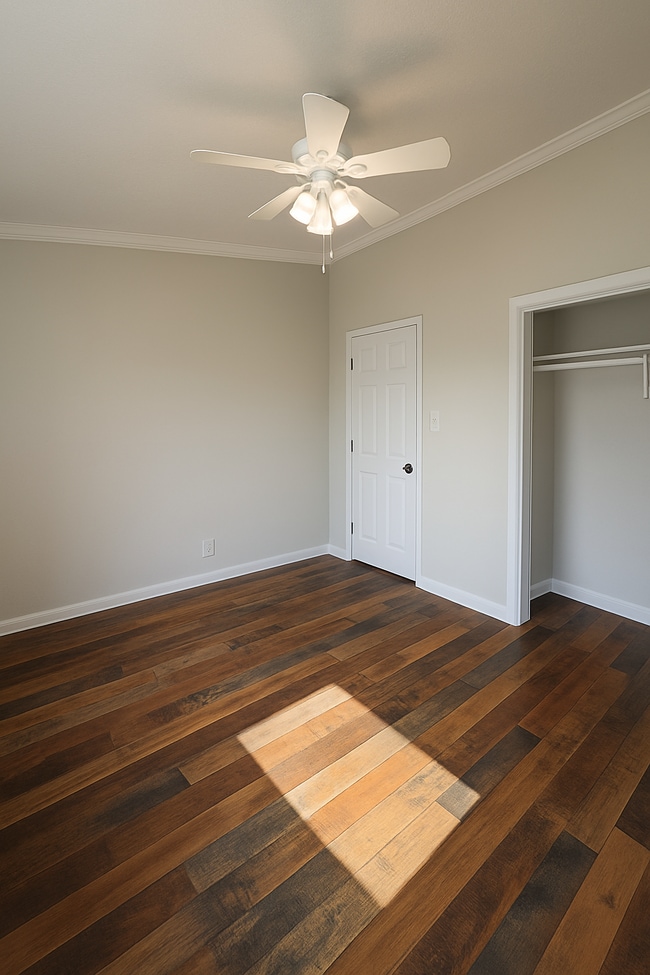 Building Photo - 140 Maple Leaf