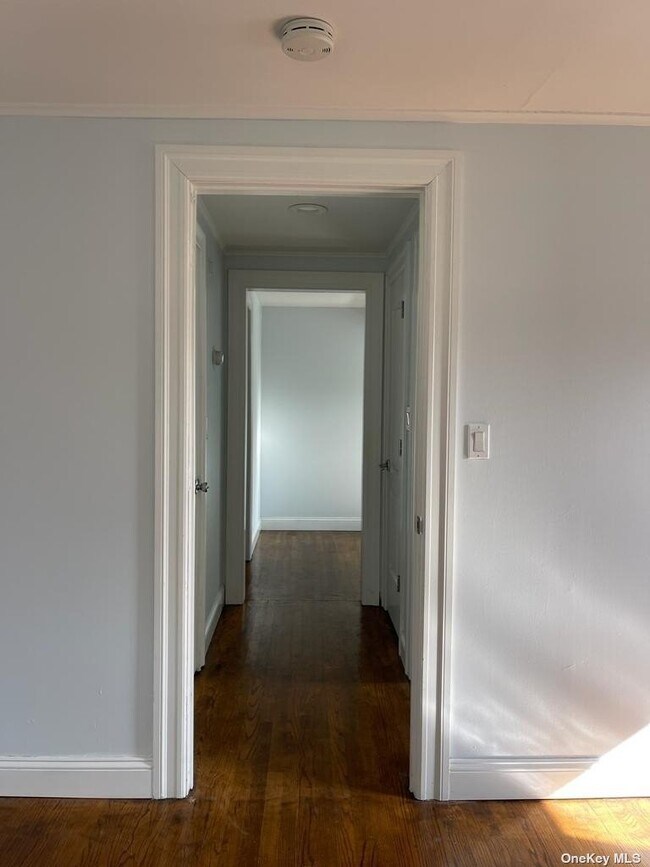 Building Photo - 2 5th St