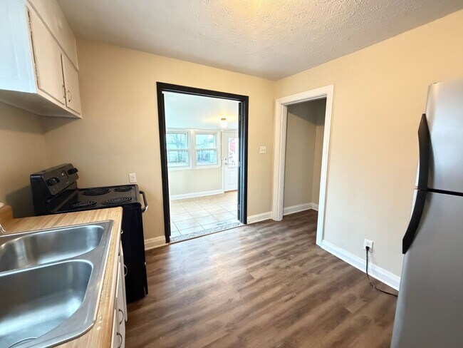 Building Photo - 3 bedroom charmer in Germantown
