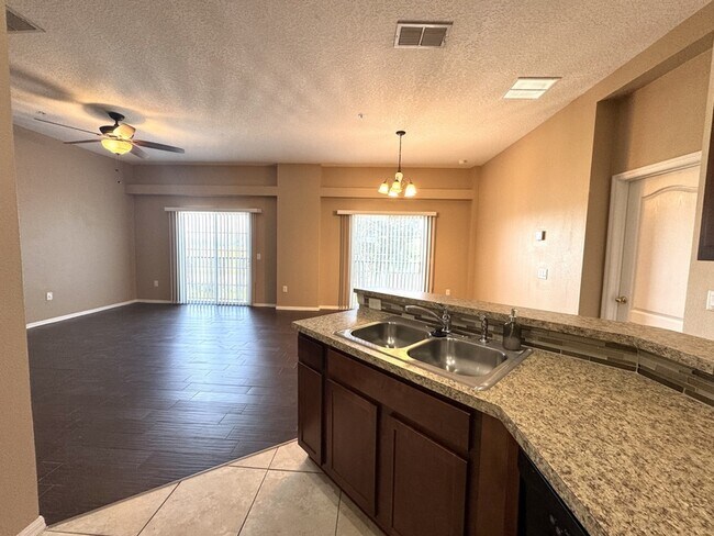 Building Photo - 6582 S Goldenrod Rd