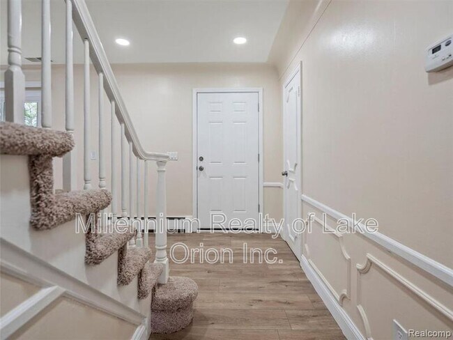 Building Photo - 24034 Meadowlark St
