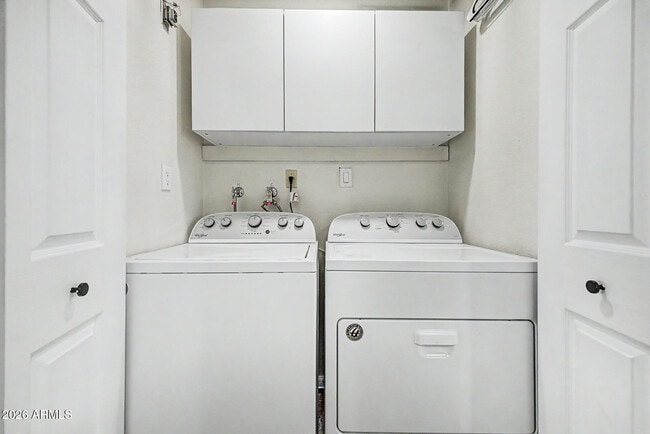 Building Photo - 855 W Lindner Ave