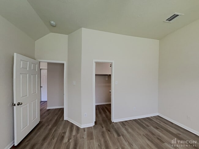 Building Photo - 706 Chase Point Cir