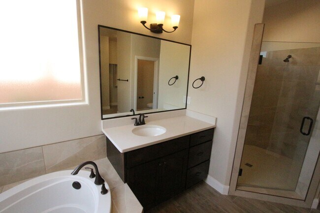 Building Photo - Move in Ready - Sand Hollow and Dunes Retreat