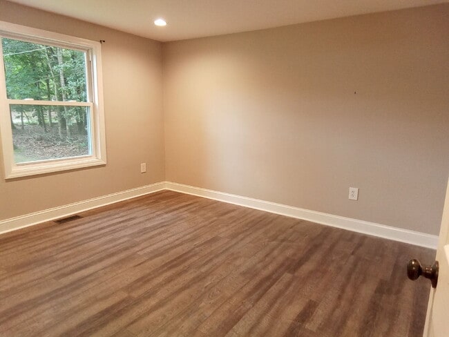 Building Photo - 3 Bedroom - 2 Bath Rancher on Two Acres