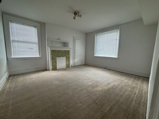 Building Photo - 4821 Centre Ave