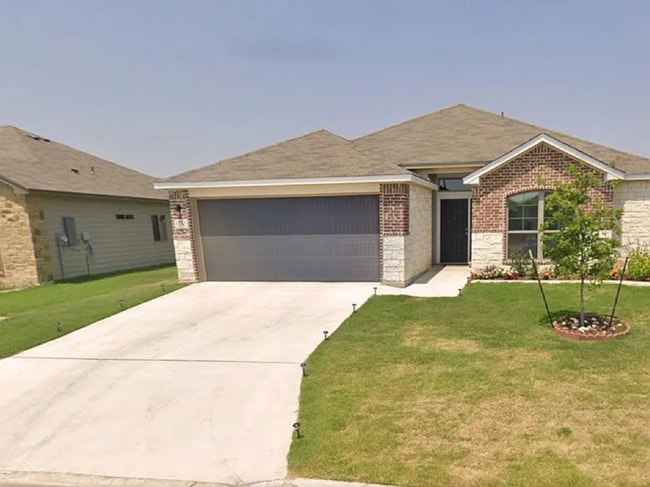 Primary Photo - 1250 Lakeway Crossing Dr