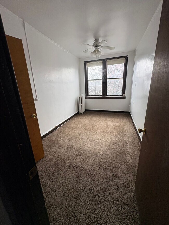 Building Photo - 2 N Huron St