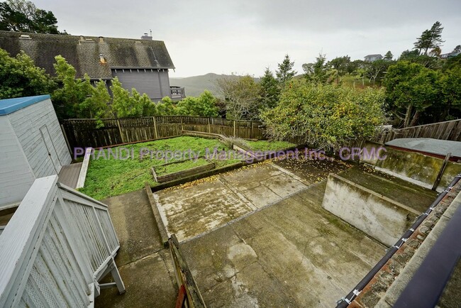 Building Photo - Mt. Tam View Home with Hardwood Floors and...