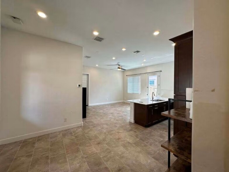 Building Photo - 6219 S 25th Pl