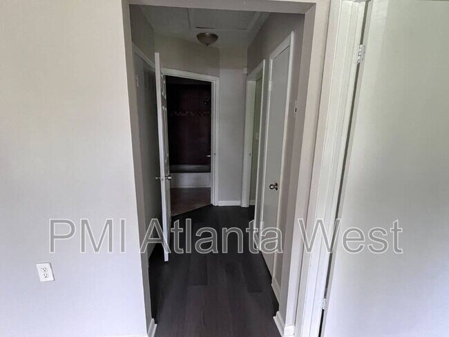 Building Photo - 139 Lawton St SW