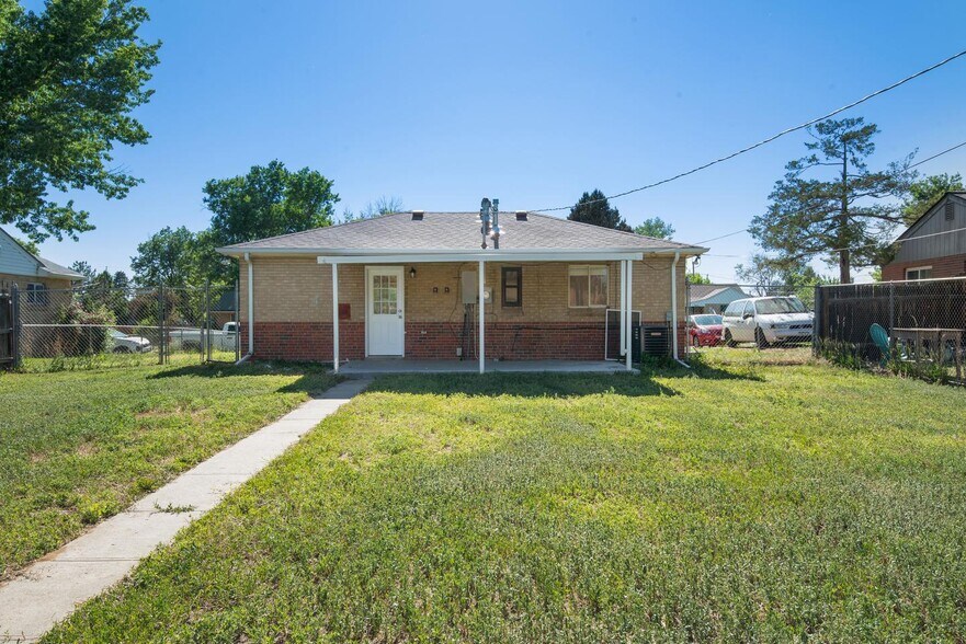 Building Photo - Move-in-ready Park Hill home with oversize...