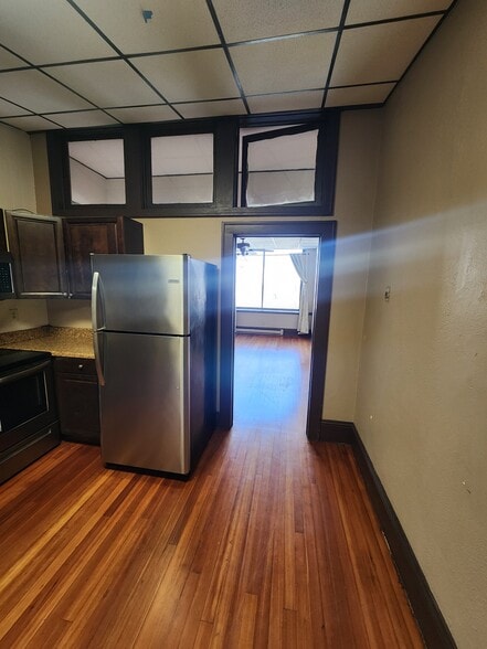 Building Photo - 321 N Main St