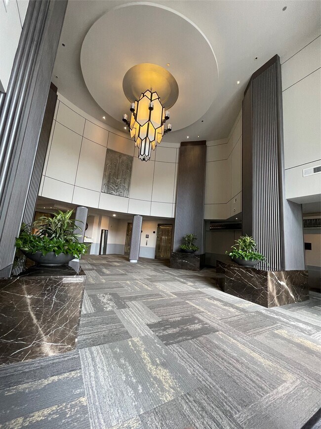 Building Photo - 5005 Hidalgo St