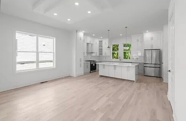 Building Photo - 2323 Carter Ave