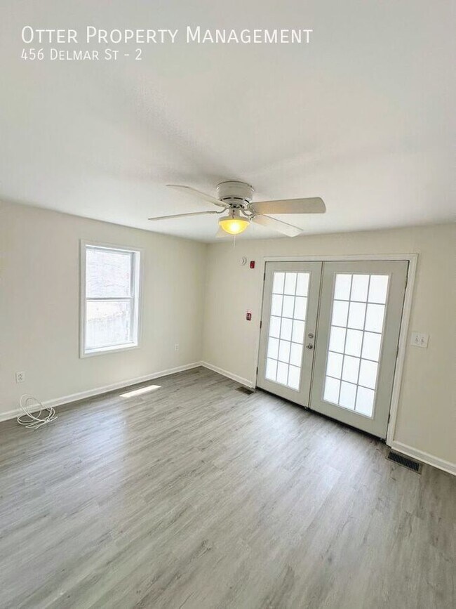 Building Photo - 456 Delmar St