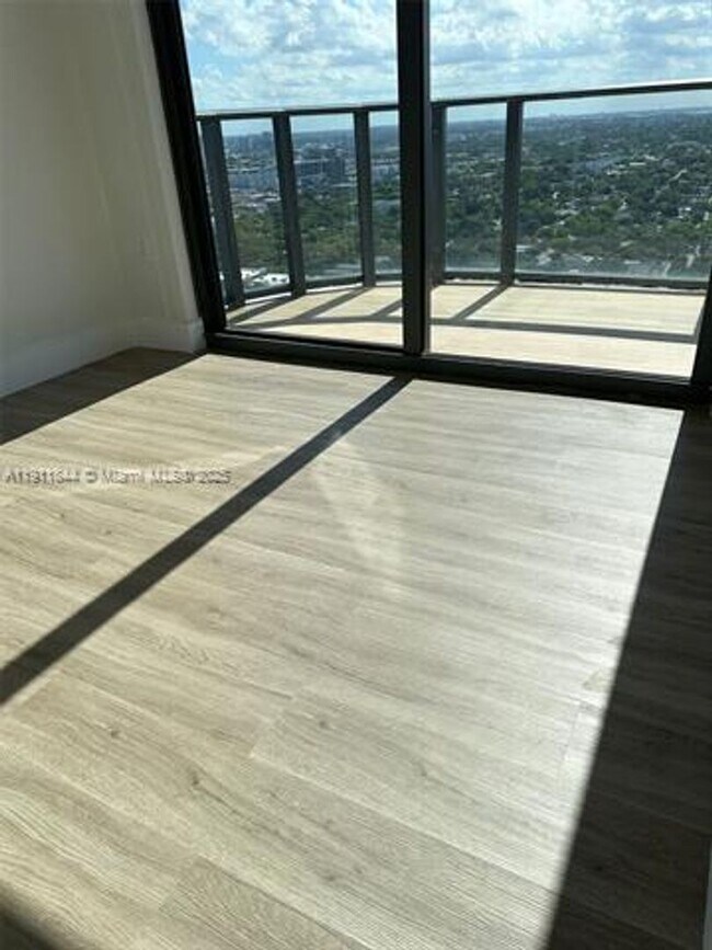 Building Photo - 121 NE 34th St