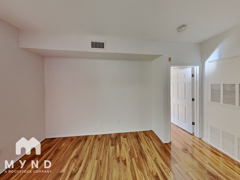 Building Photo - 829 Camargo Way