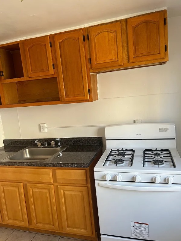 Building Photo - 40 Ellington St