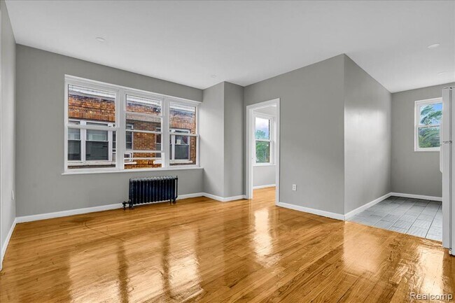 Building Photo - 2500 Hurlbut St