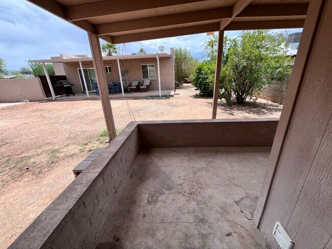 Building Photo - Spacious 1BR Guest House in Blenman-Elm – ...