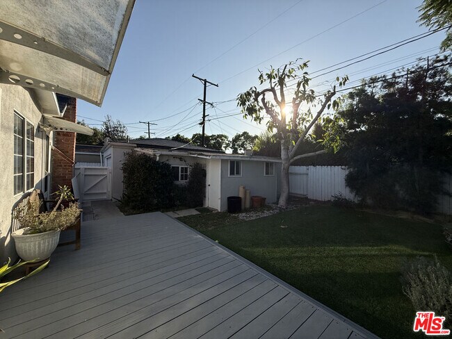 Building Photo - 2939 Oakhurst Ave
