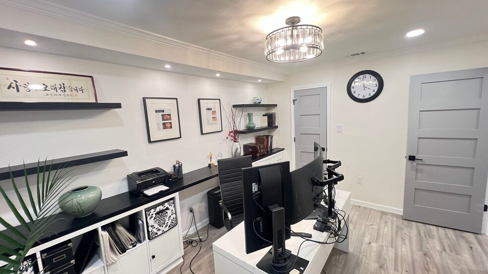 Building Photo - 2604 Nelwin Pl