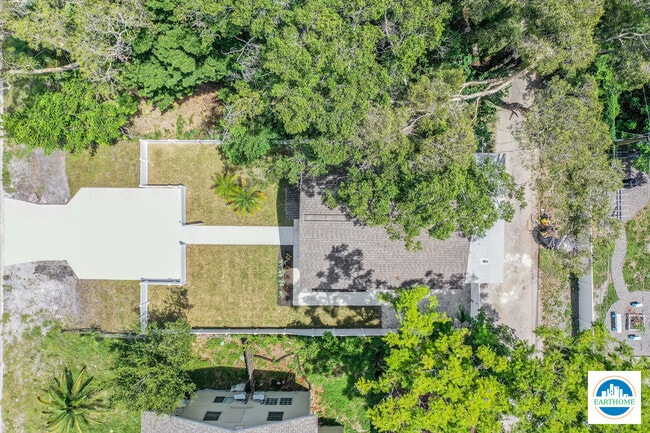 Building Photo - 3226 6th Ave S