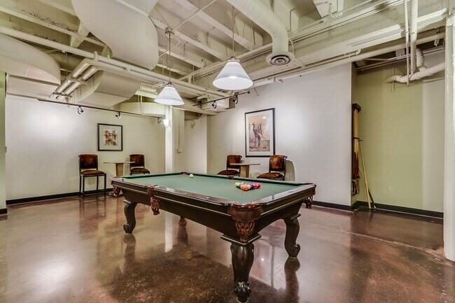 Building Photo - 114 W Adams St