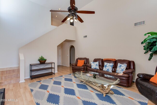 Building Photo - 2647 N Miller Rd