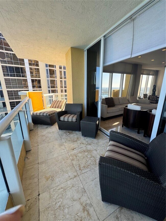 Building Photo - 17875 Collins Ave