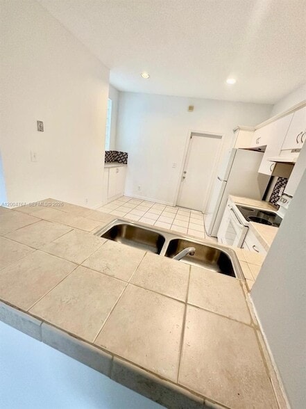 Building Photo - 3624 San Simeon Cir