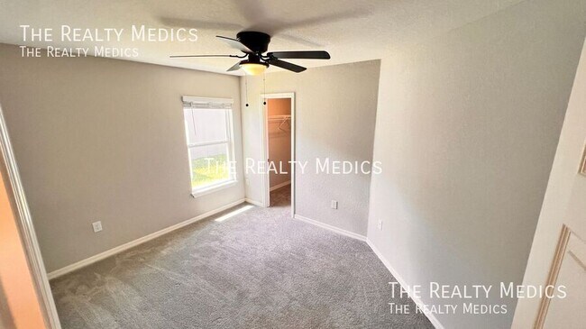 Building Photo - 1097 SILAS St