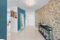 Building Photo - 480 NE 30th St