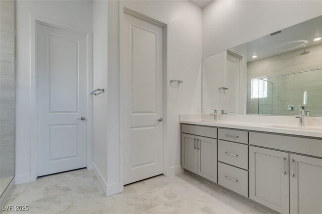 Building Photo - 257 Piazzetta Pl