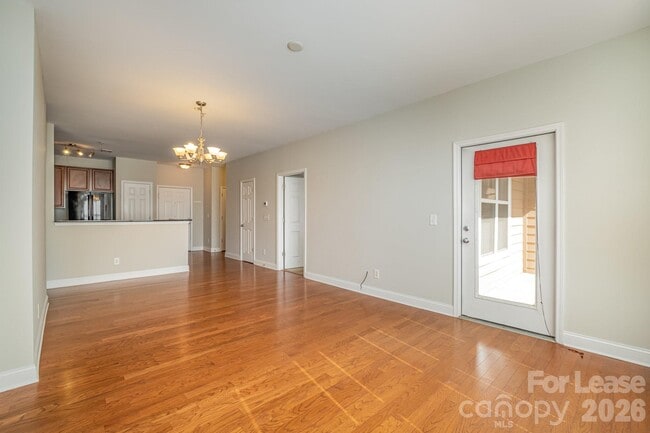 Building Photo - 1000 E Woodlawn Rd