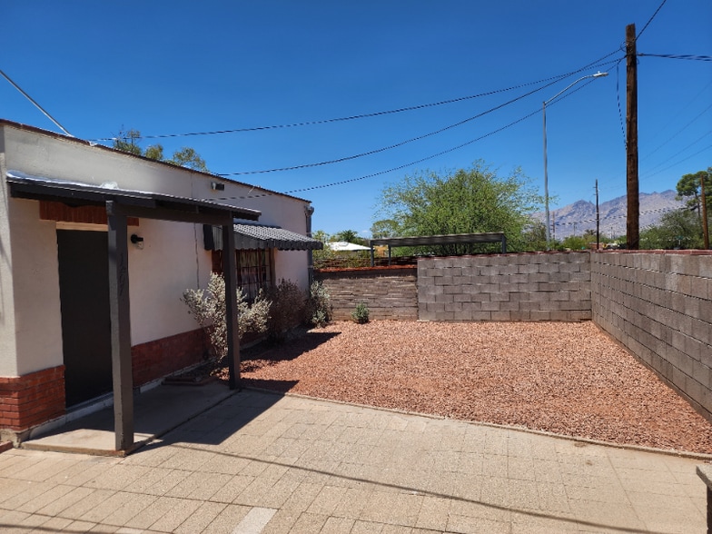 Building Photo - 1207 N Palo Verde Blvd