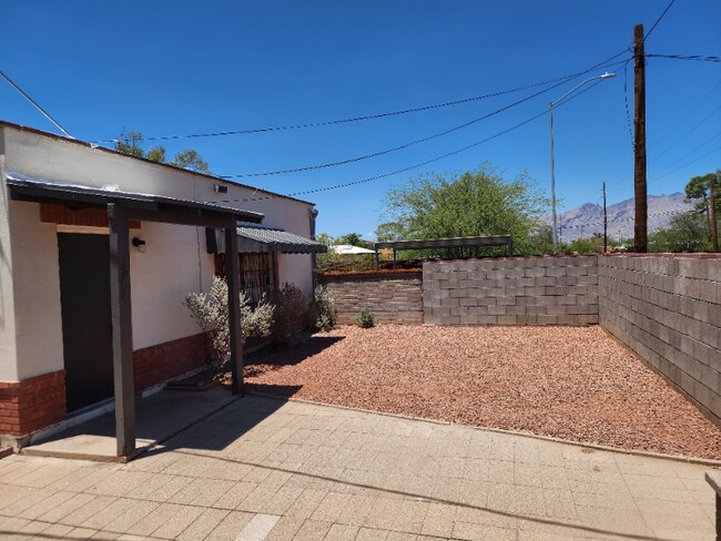 Building Photo - 1207 N Palo Verde Blvd