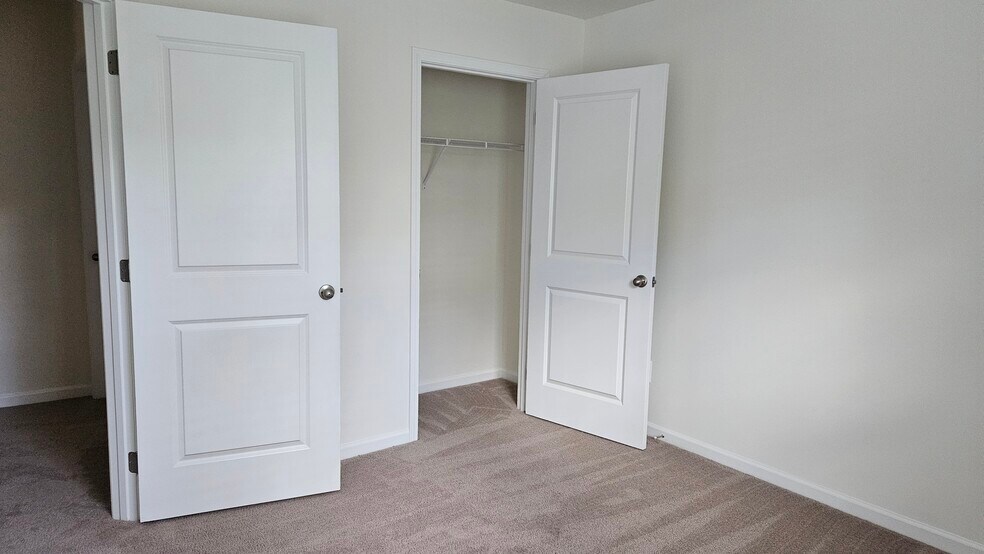 Bedroom2 Closet - 1106 Saylors Pl
