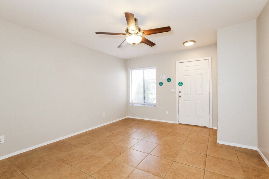 Building Photo - 12654 W Paradise Dr
