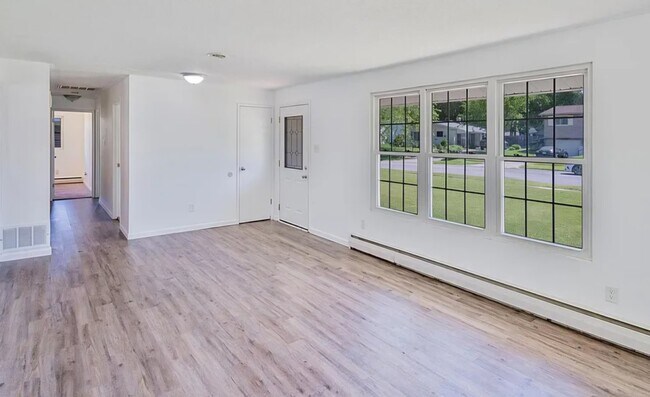 Building Photo - 2715 Farnsworth Dr
