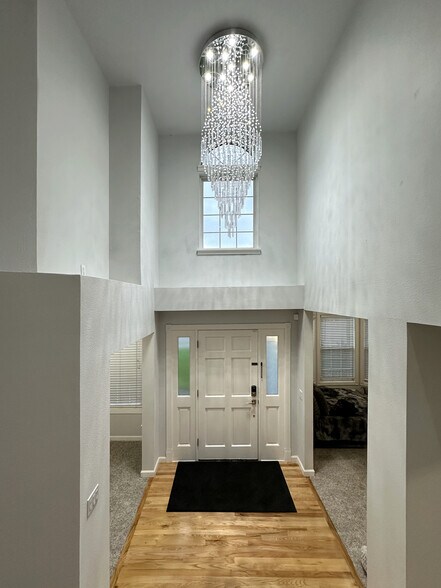 Foyer - 34426 10th Ave SW