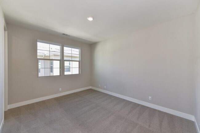 Building Photo - 4bd/4.5ba Single Family House w/ VIEW Gated Community Altair Irvine for rent
