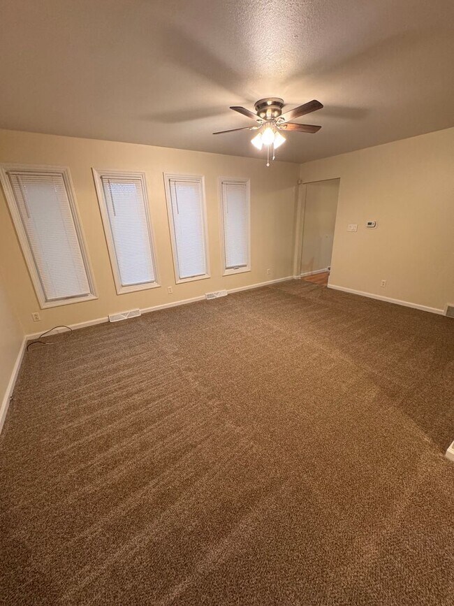 Building Photo - 4759 Logan Arms Dr