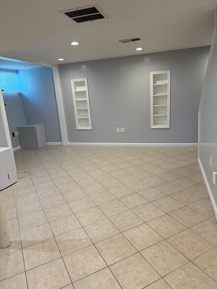 Building Photo - 10118 Brunett Ave