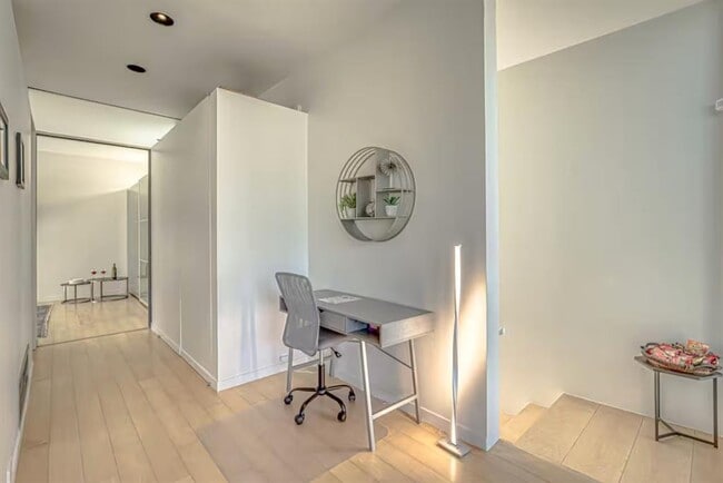 Building Photo - 208 Lessin Ln