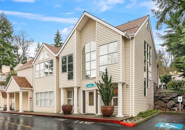 Building Photo - Modern 2-Bedroom Condo in Bellevue’s Merce...