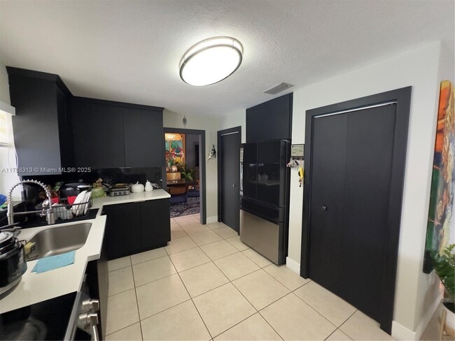 Building Photo - 10600 SW 146th Ct