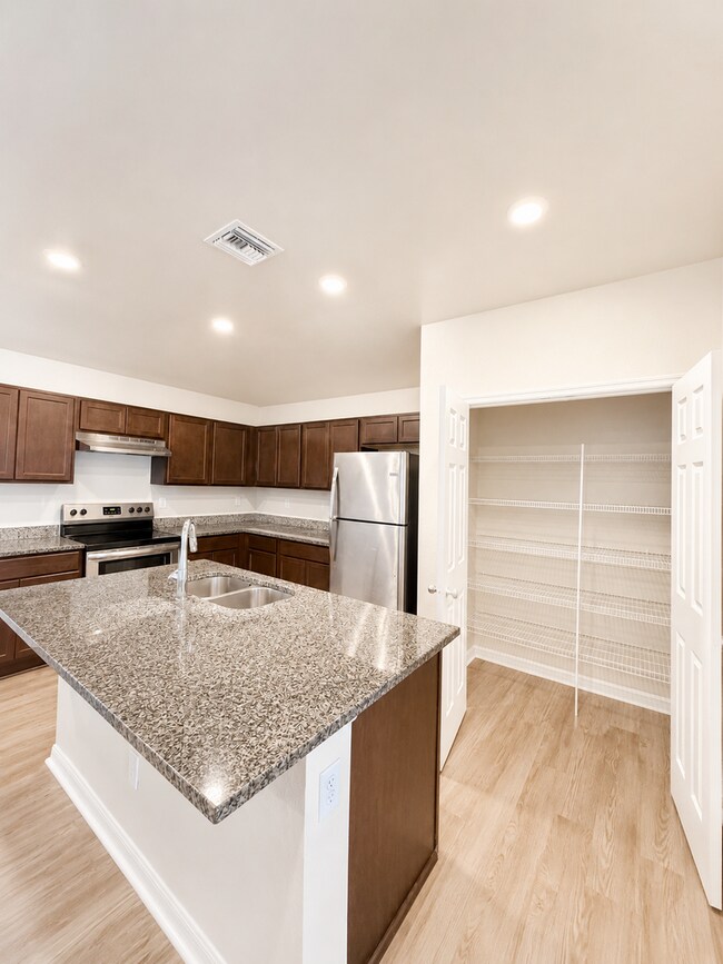 Building Photo - Modern Duplex Available Now