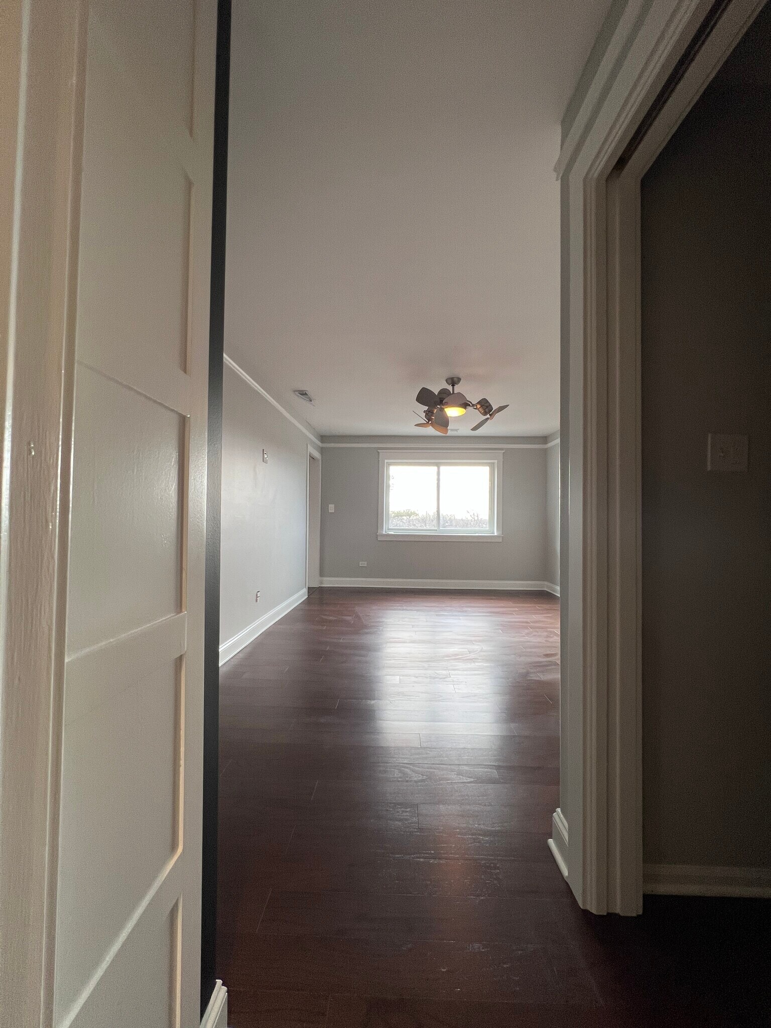 Building Photo - 9242 Gross Point Rd